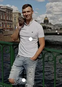 Олег Небогатов